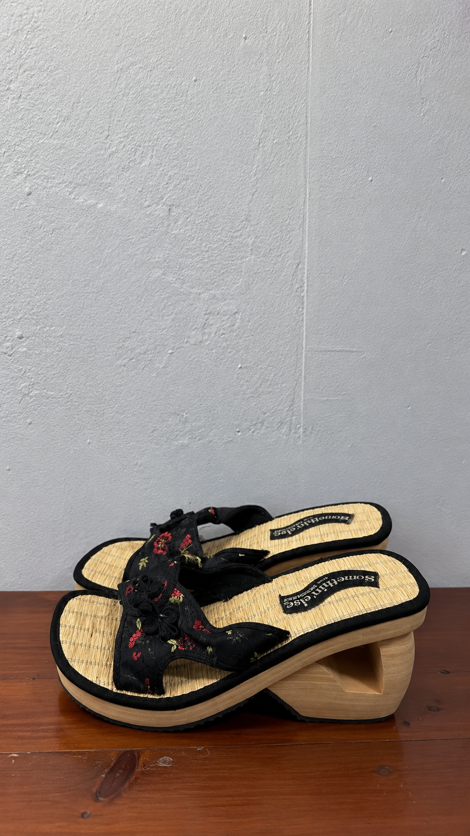 SKETCHERS SOMETHIN' ELSE WOODEN PLATFORM WEDGE - UK 7 - EU 40