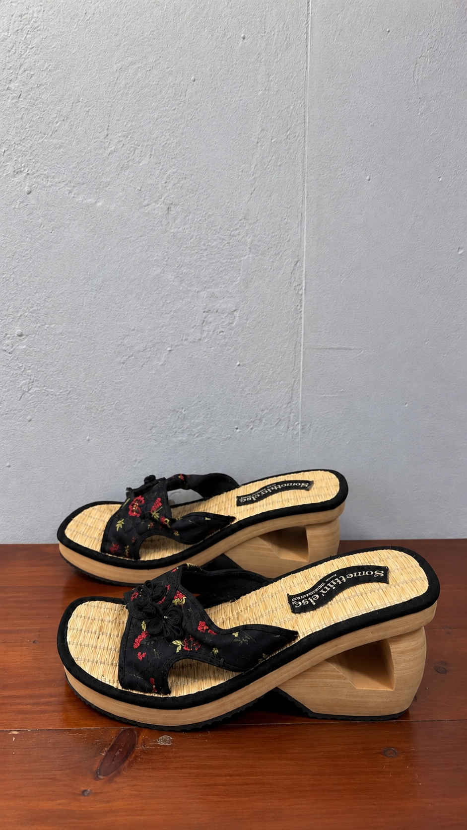 SKETCHERS SOMETHIN' ELSE WOODEN PLATFORM WEDGE - UK 7 - EU 40
