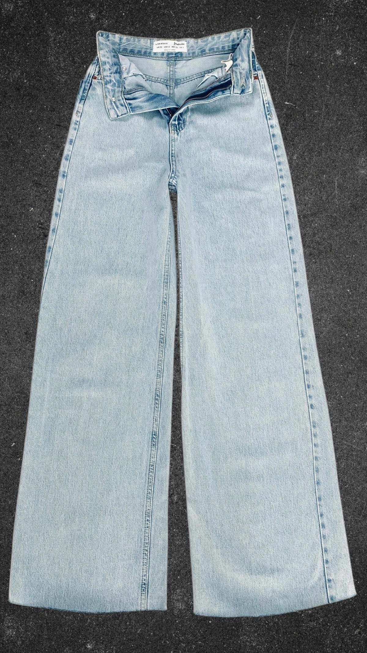 STRADIVARIUS WIDE LEG JEANS