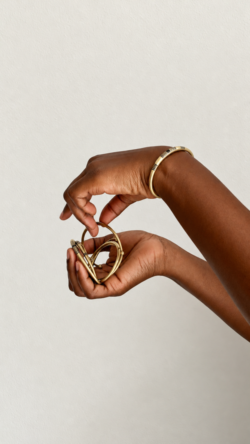 BLACK DETAILED RETRO ARMLETS