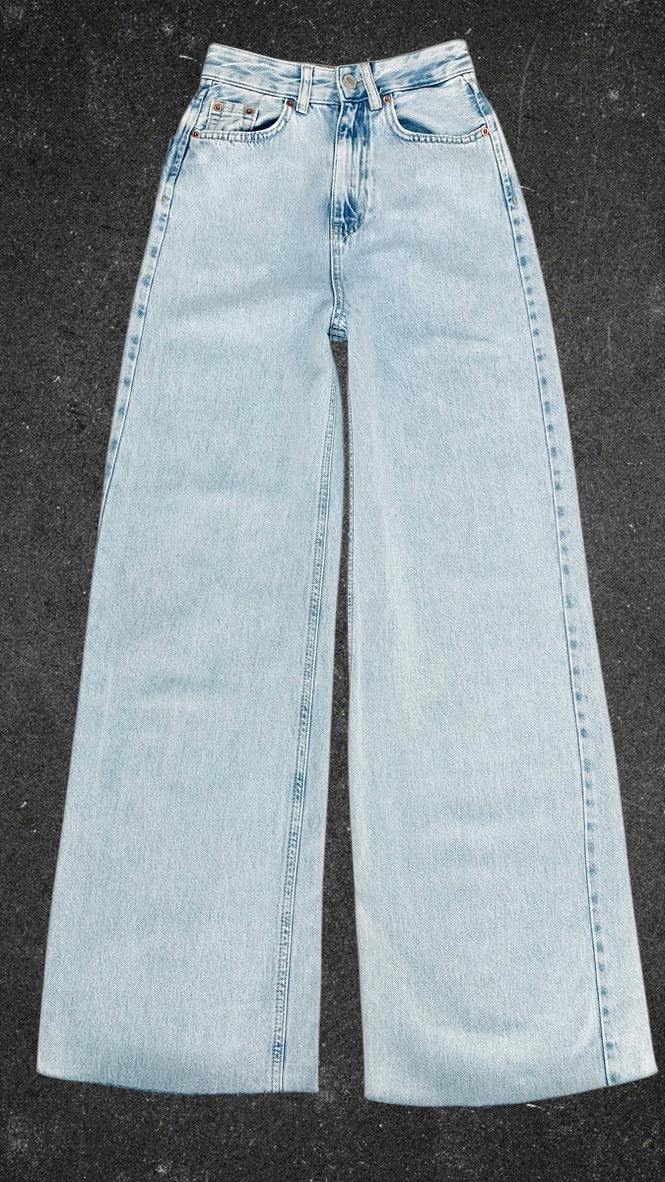 STRADIVARIUS WIDE LEG JEANS