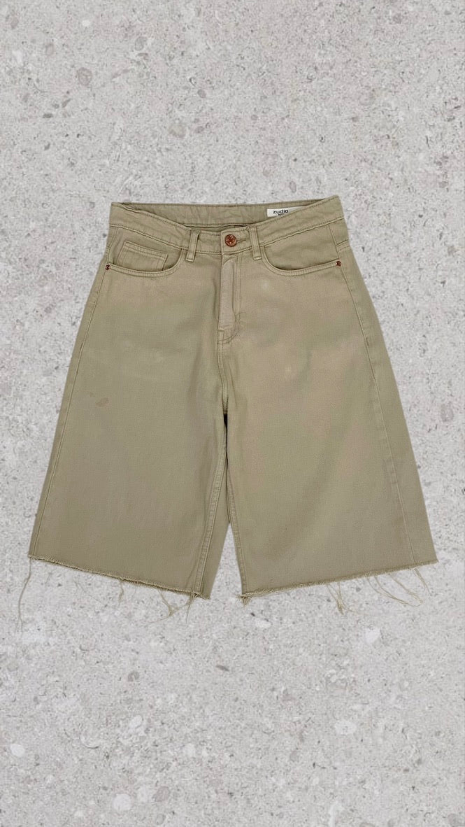 THE BERMUDA SHORTS - UK 8