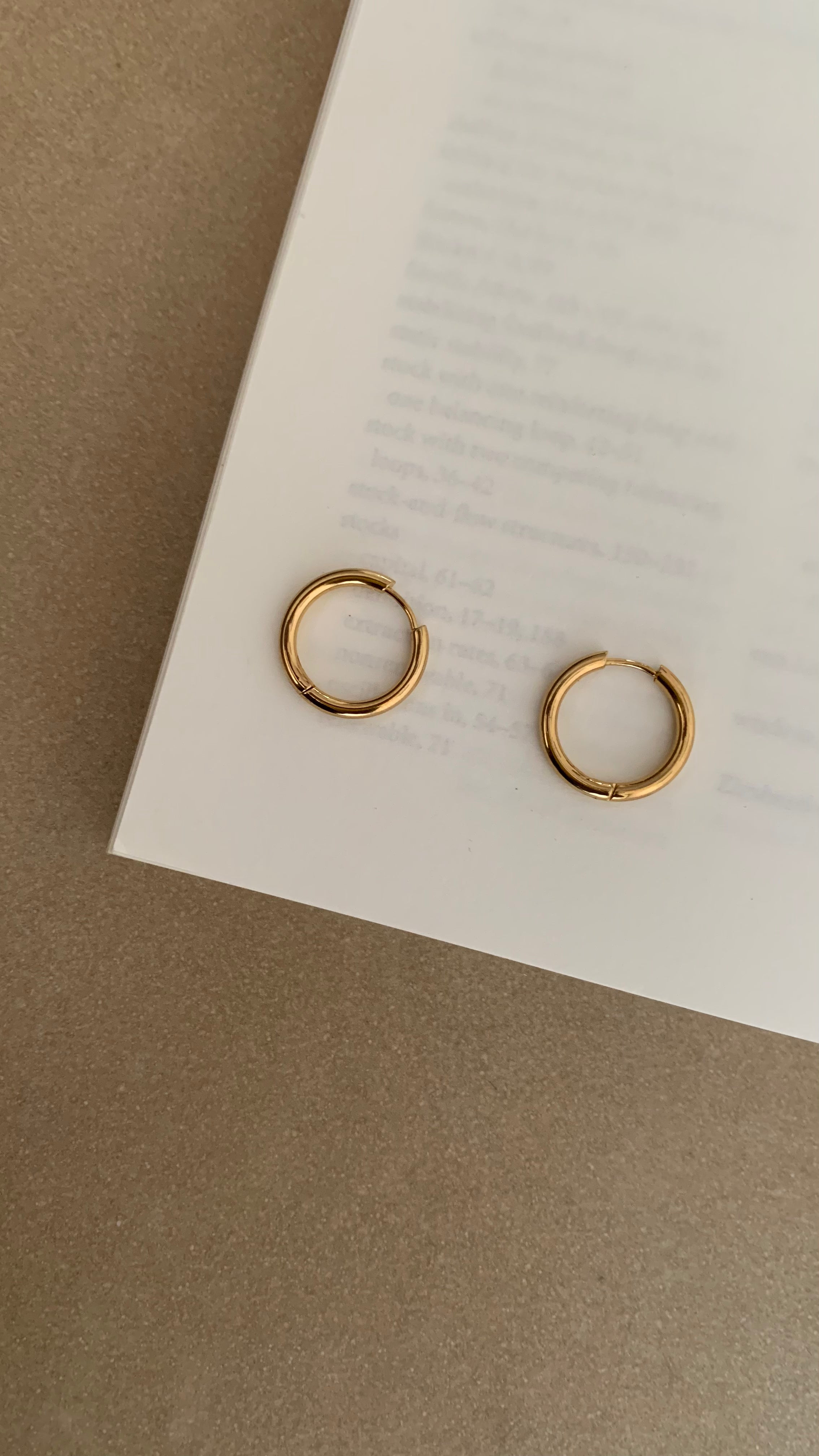 FORMATION ROUND HARLOW HOOP EARRINGS