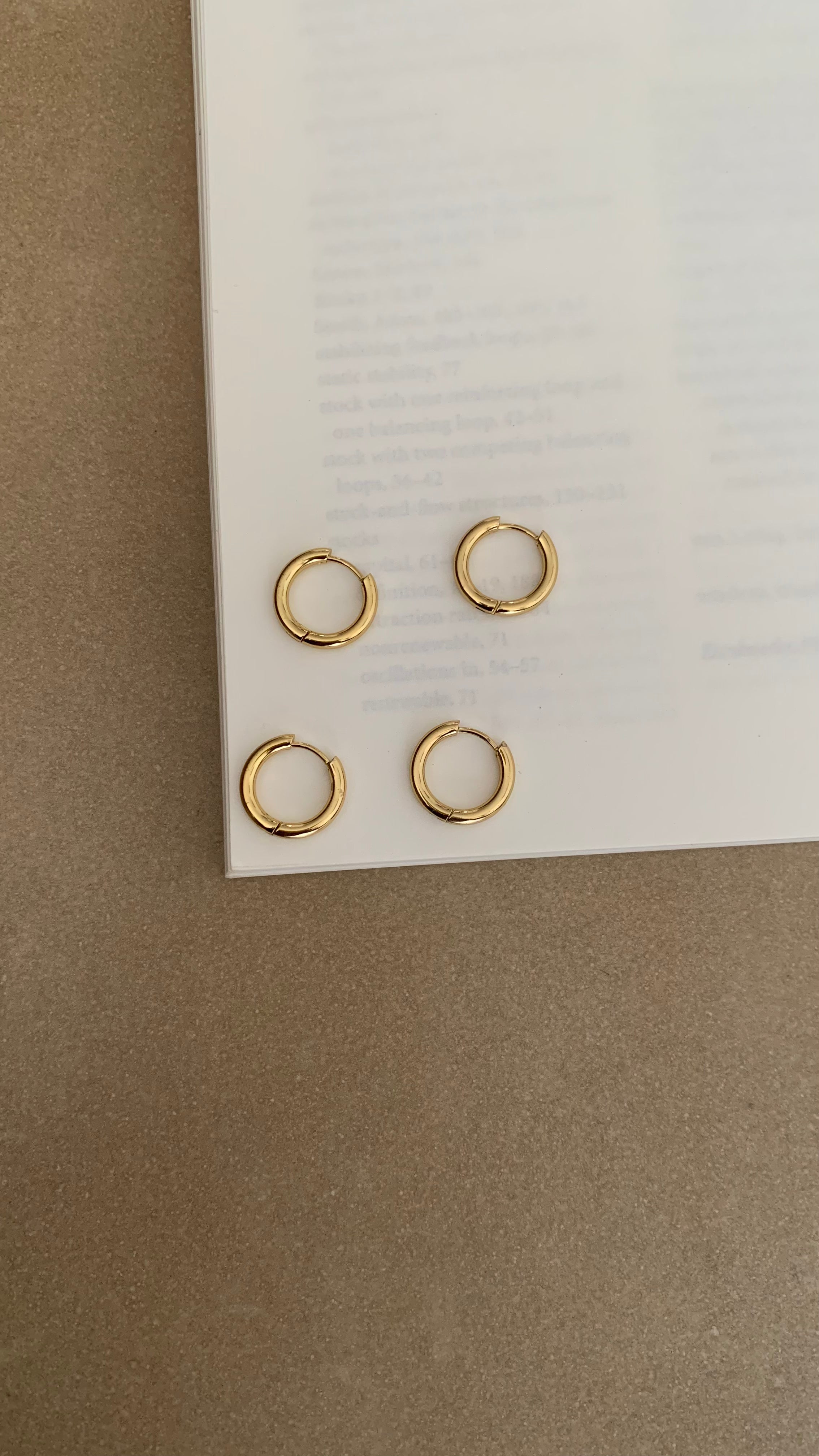 FORMATION ROUND HARLOW HOOP EARRINGS