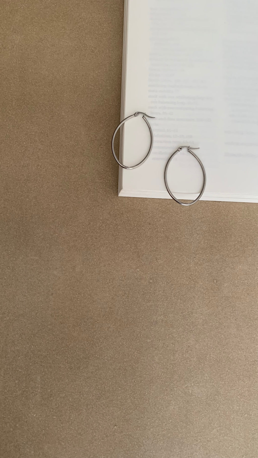 THE OVAL HOOP EARRING