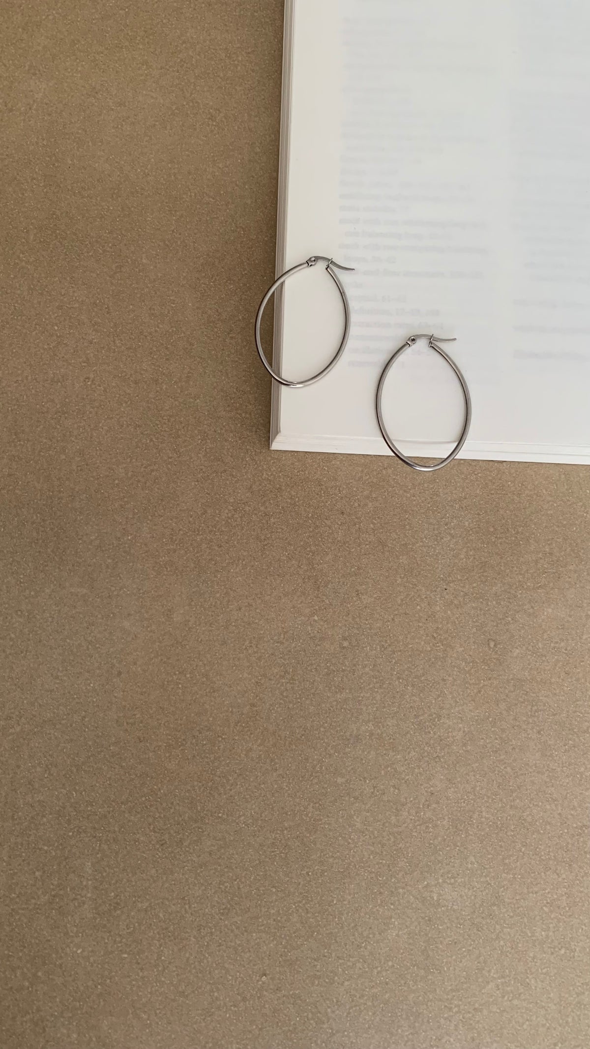 THE OVAL HOOP EARRING