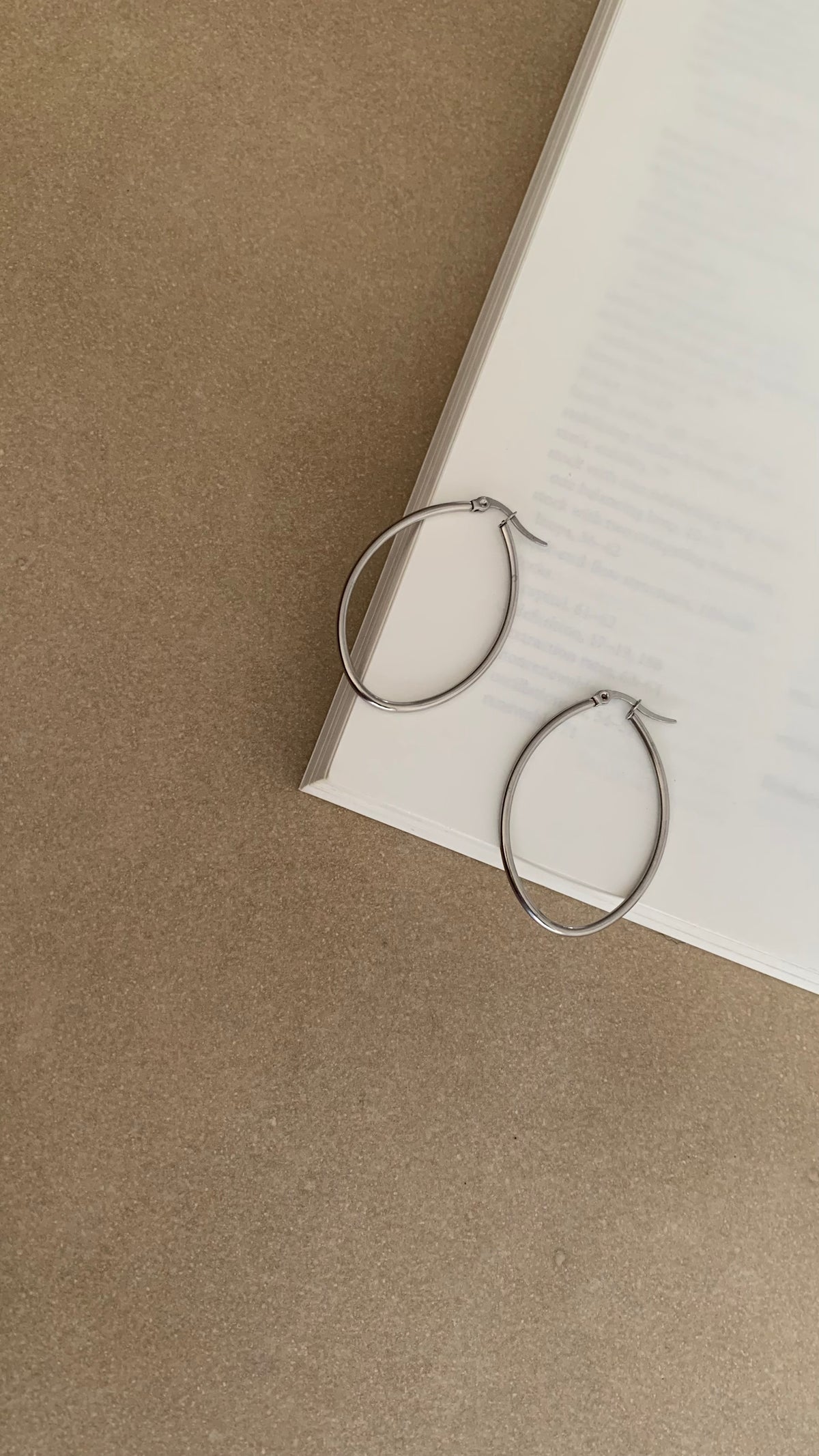 THE OVAL HOOP EARRING