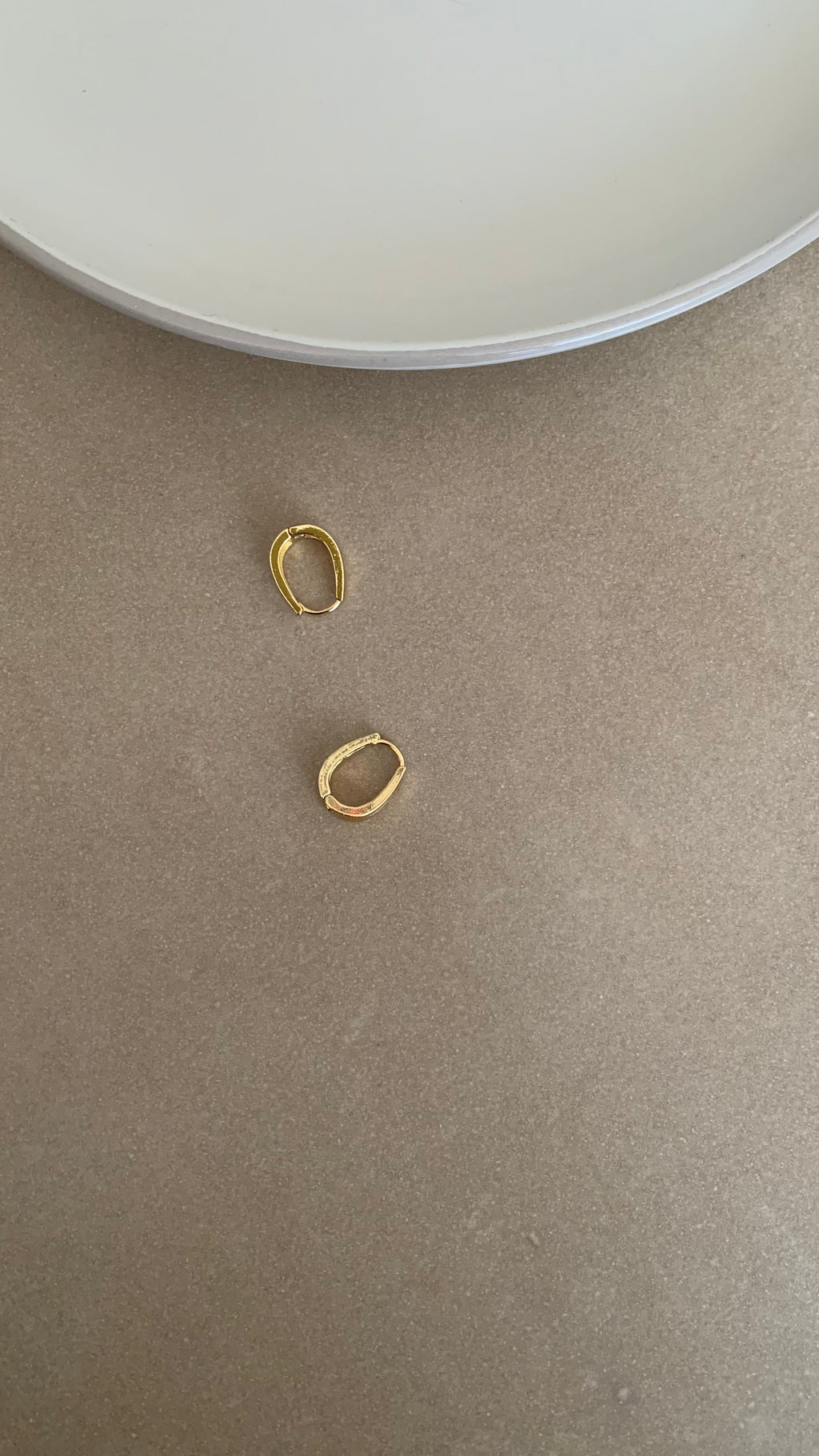 ELLIPTICAL HONEY CURVED  U SHAPED HOOP EARRING