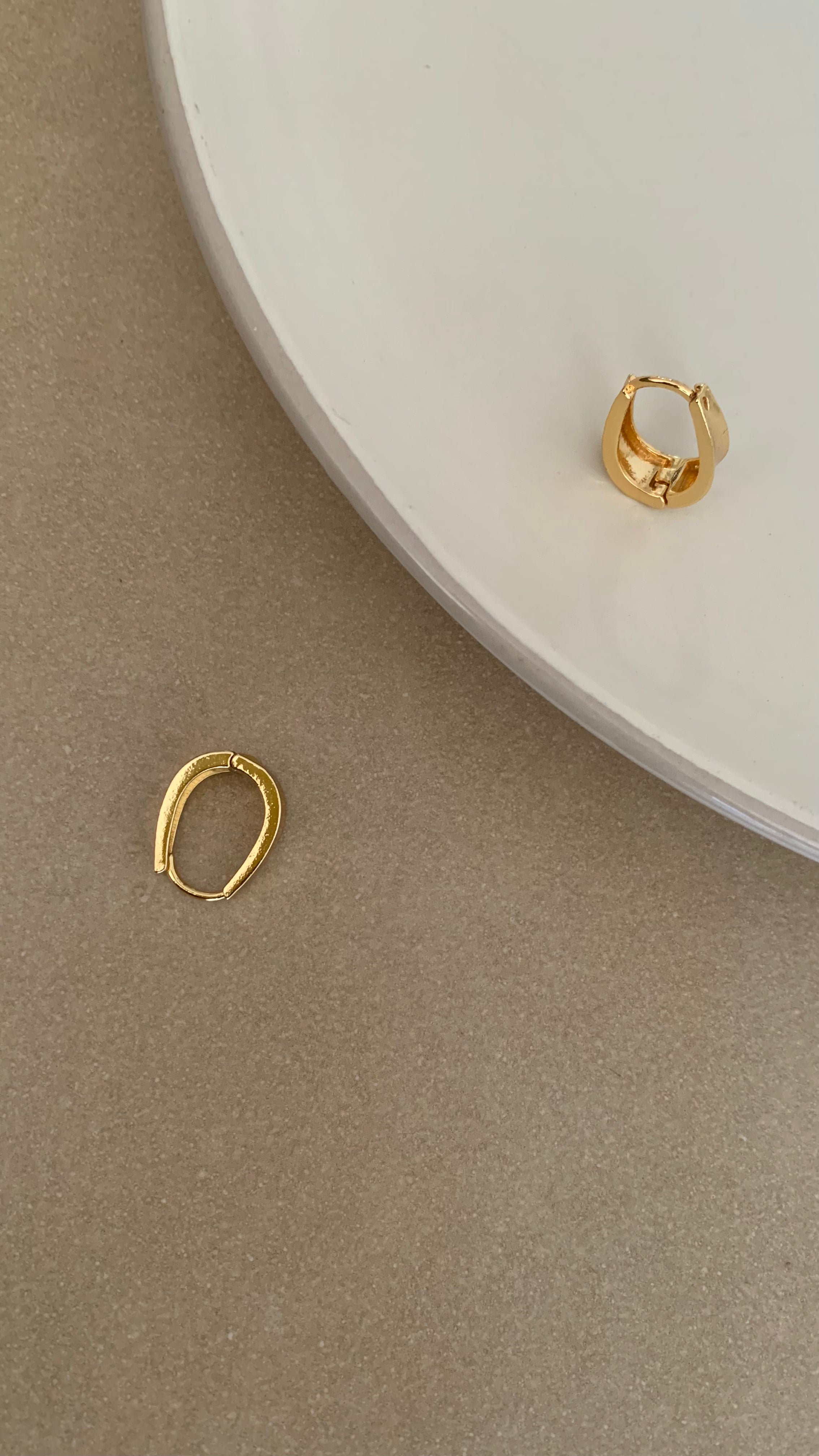 ELLIPTICAL HONEY CURVED  U SHAPED HOOP EARRING