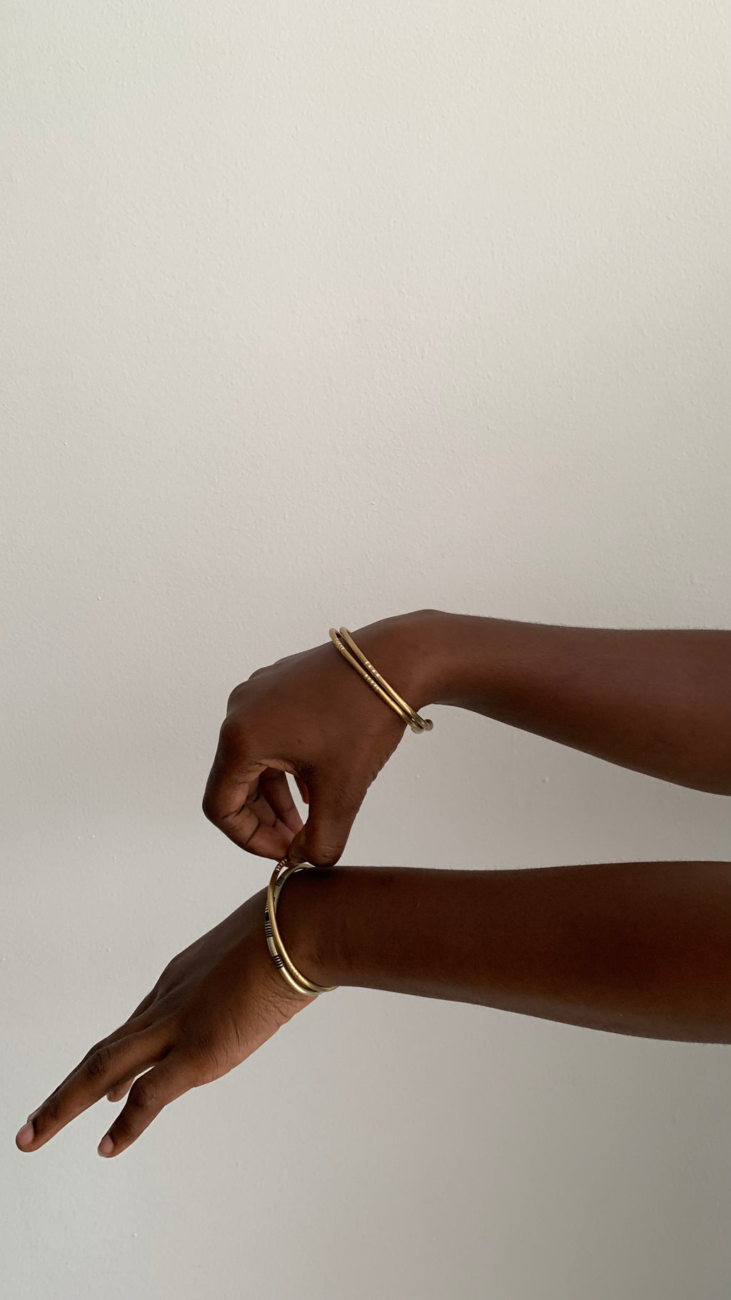 DETAILED EASY ADJUSTABLE RETRO ARMLETS