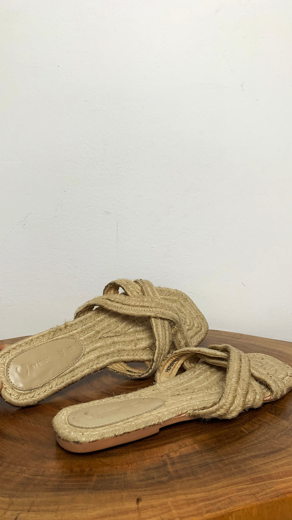 V BY VERY FLIP FLOP