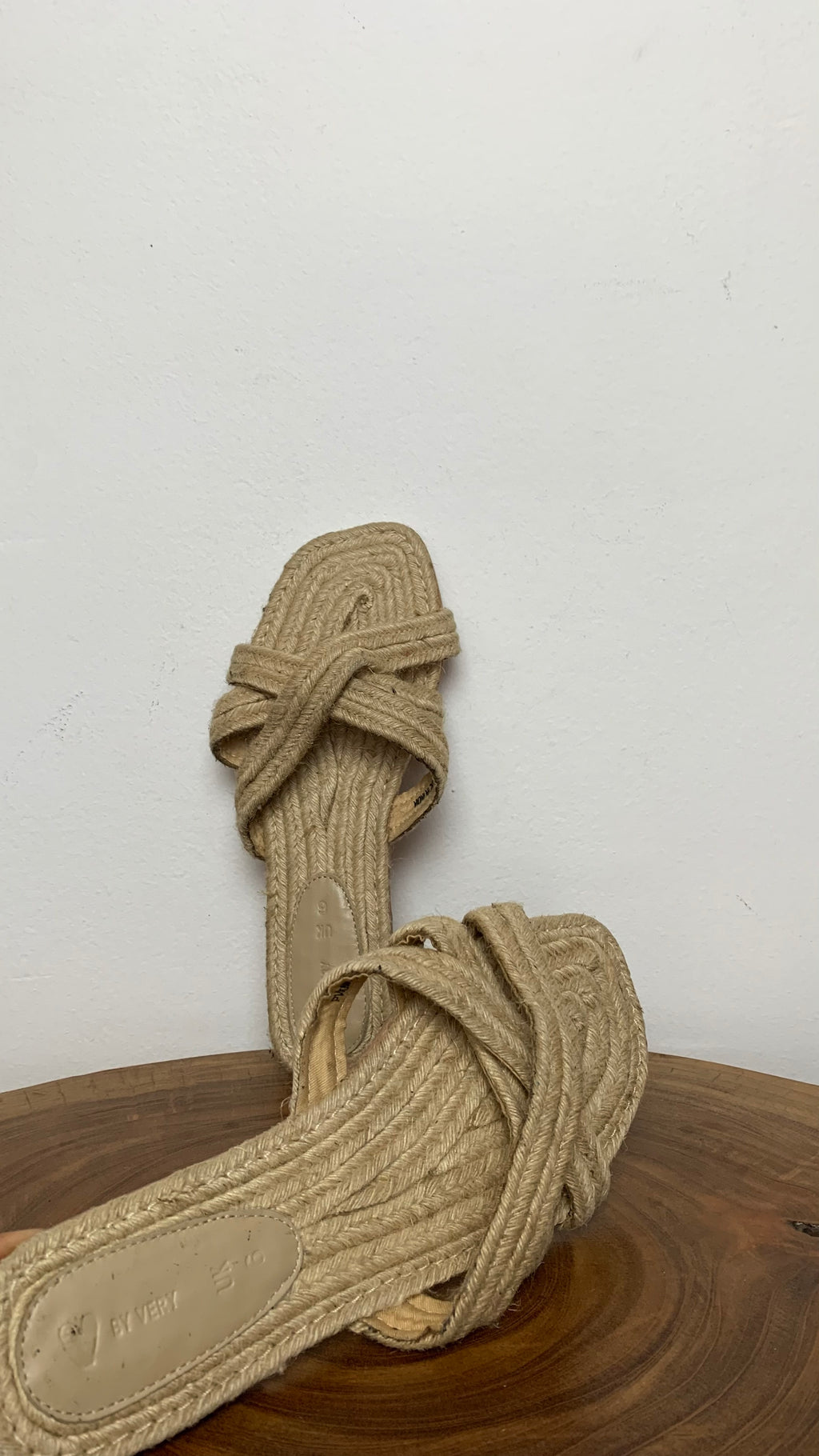 V BY VERY FLIP FLOP
