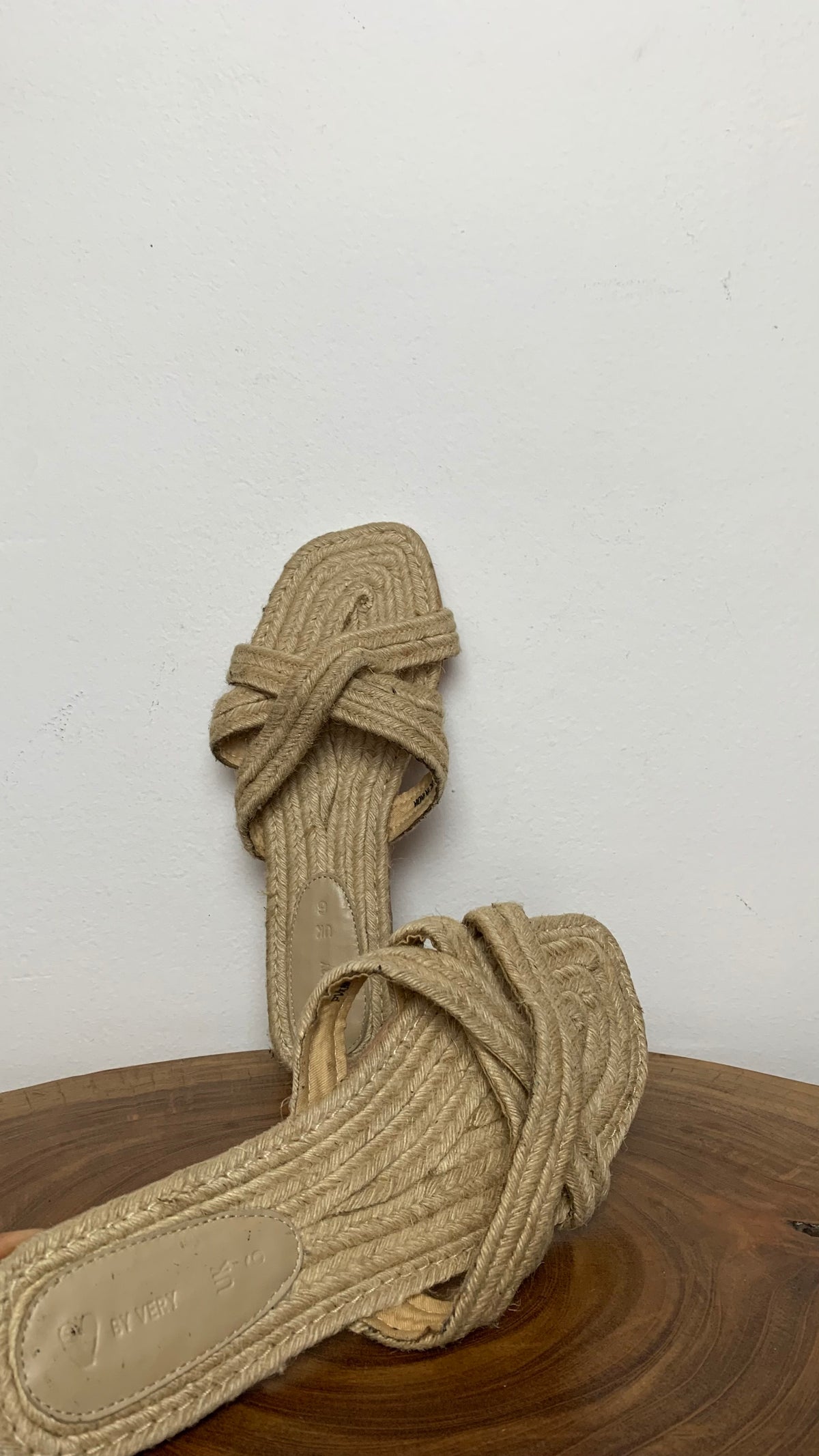 V BY VERY FLIP FLOP