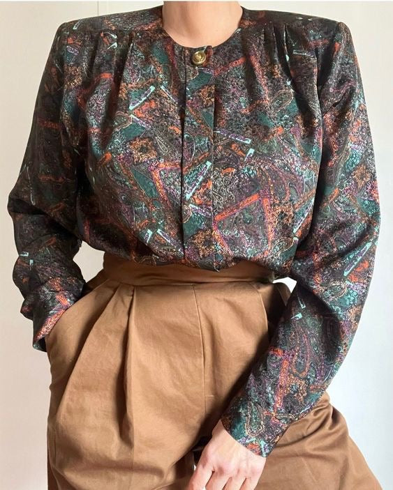 THE UNTAGGED BUTTON UP VINTAGE SHIRT