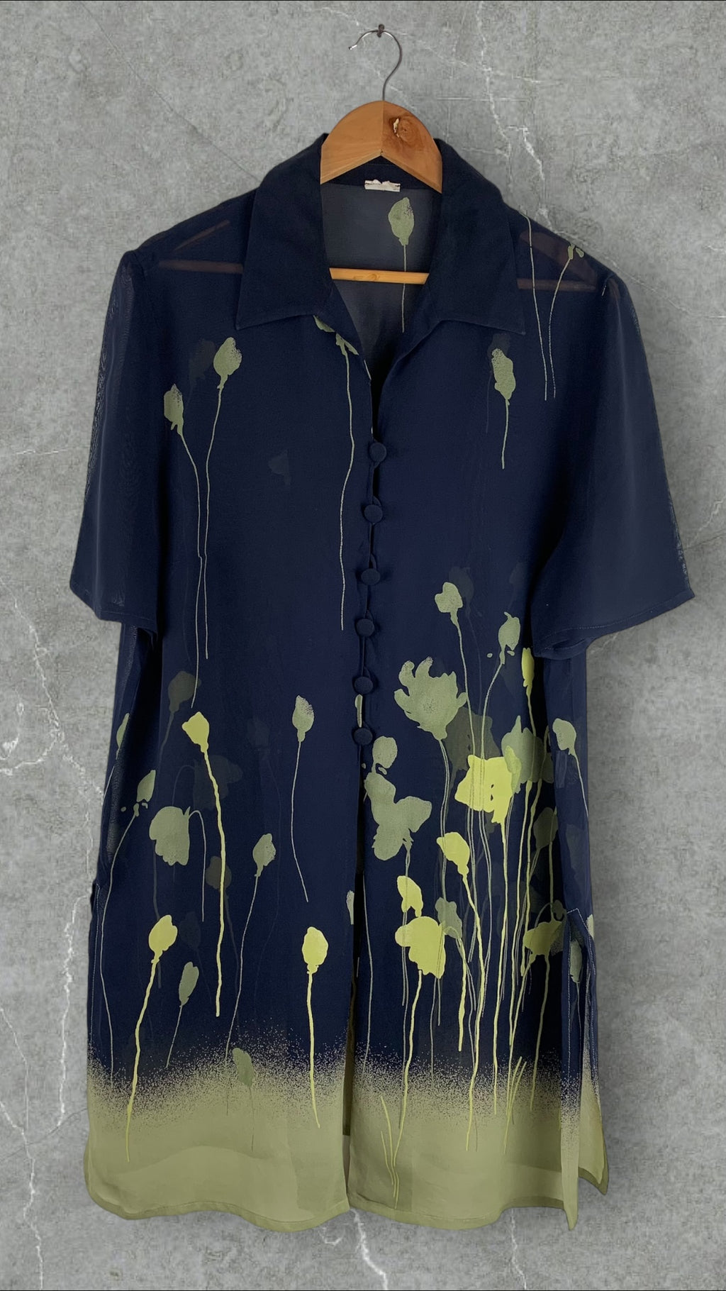 THE UNTAGGED BUTTON UP VINTAGE SHIRT