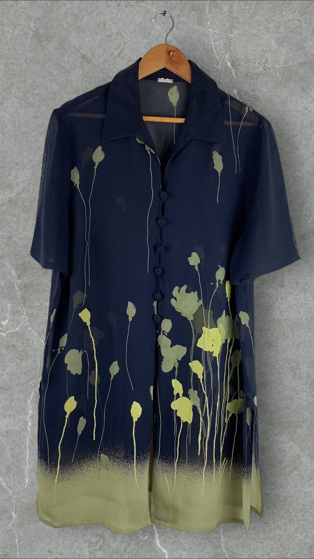 THE UNTAGGED BUTTON UP VINTAGE SHIRT