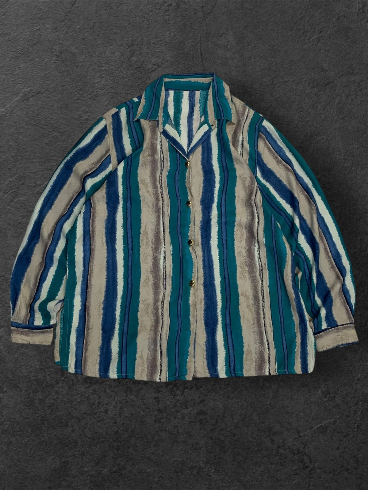 UNTAGGED BUTTON UP VINTAGE SHIRT