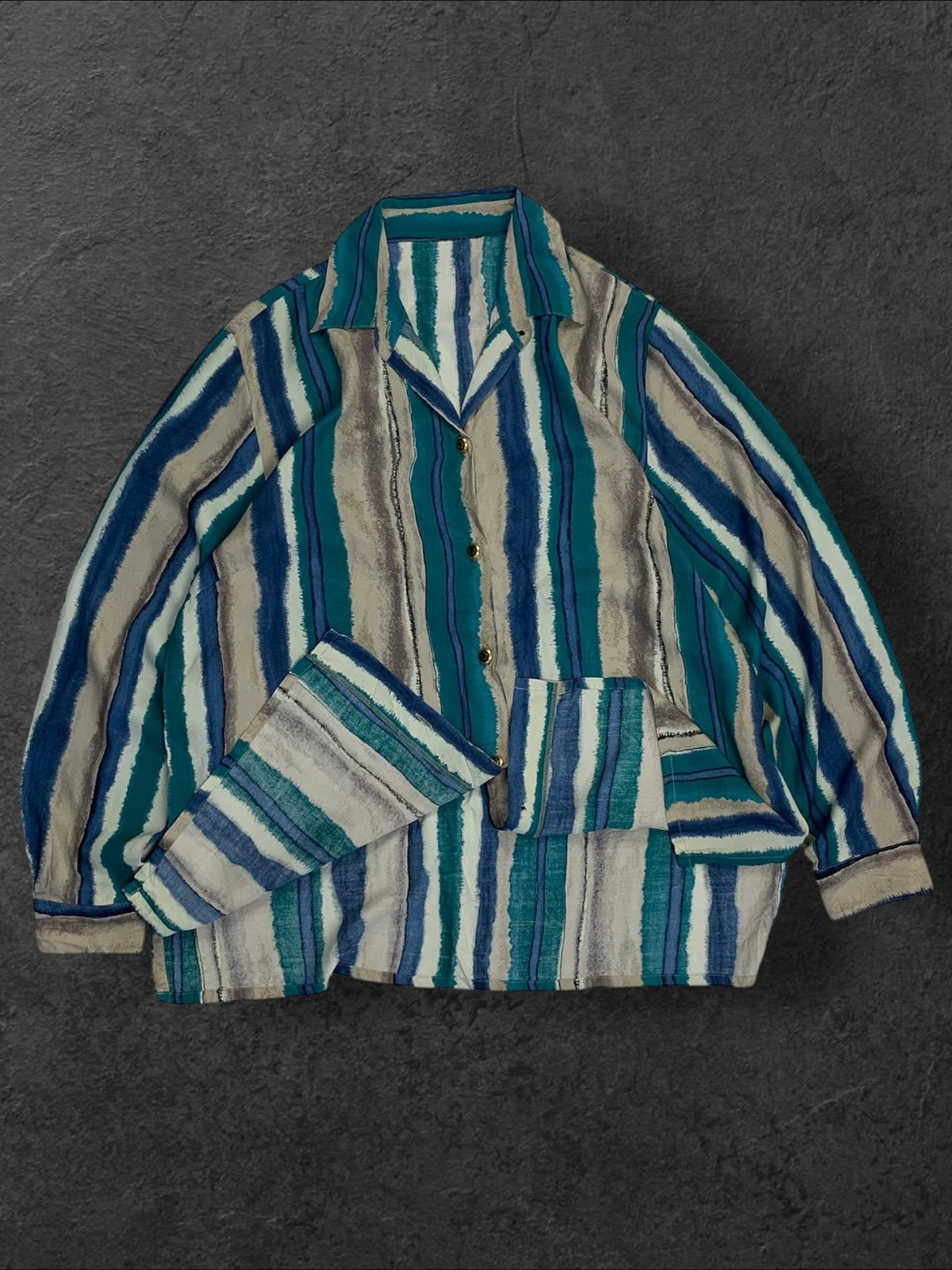 UNTAGGED BUTTON UP VINTAGE SHIRT