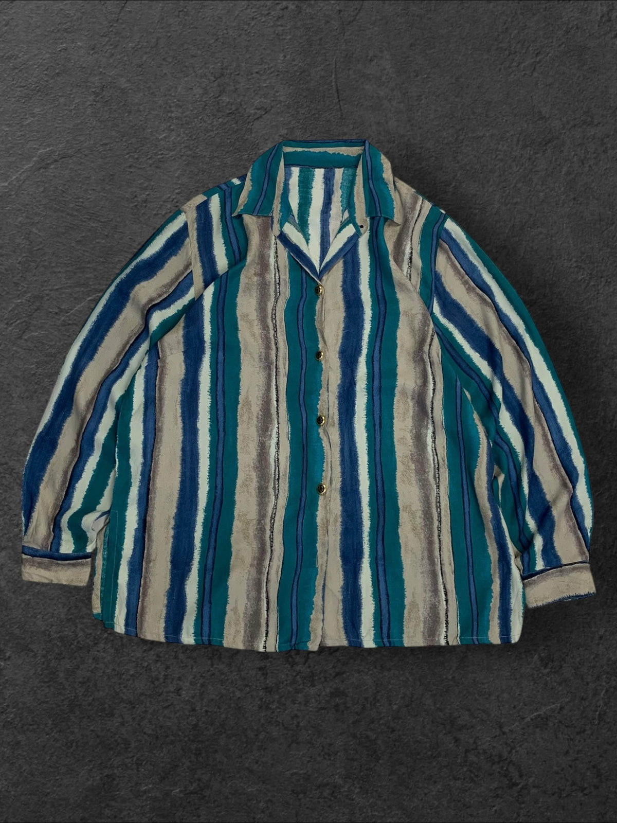 UNTAGGED BUTTON UP VINTAGE SHIRT