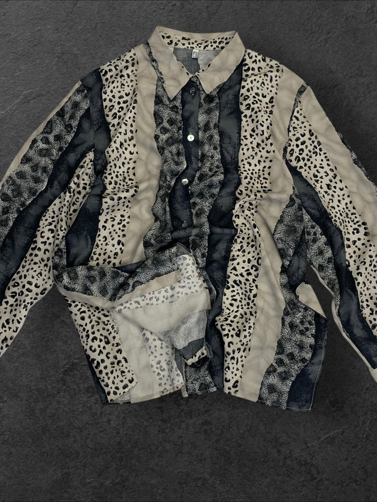 THE UNTAGGED BUTTON UP VINTAGE SHIRT
