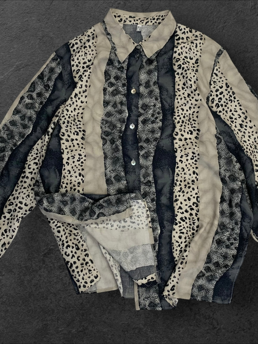 THE UNTAGGED BUTTON UP VINTAGE SHIRT