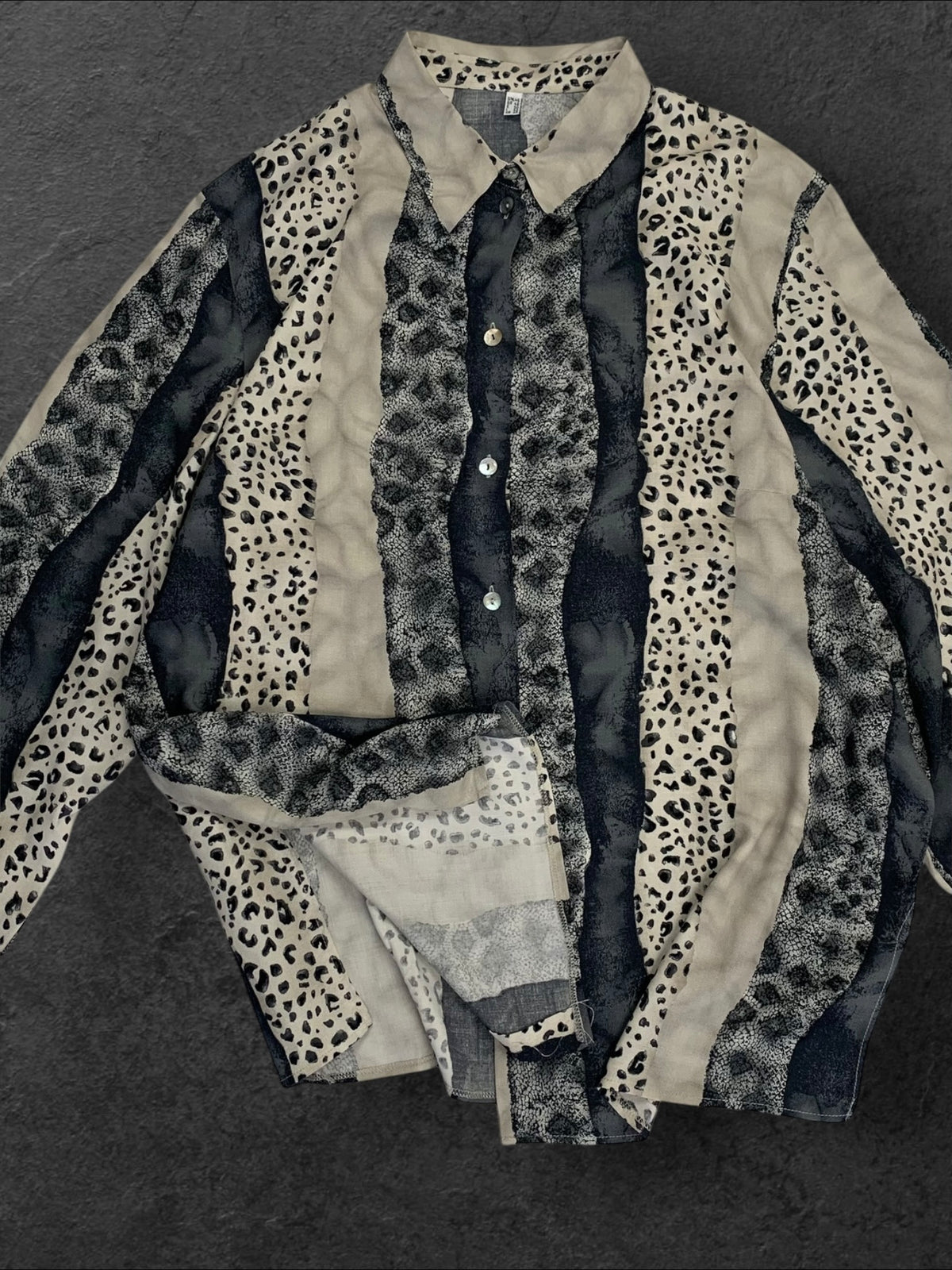 THE UNTAGGED BUTTON UP VINTAGE SHIRT
