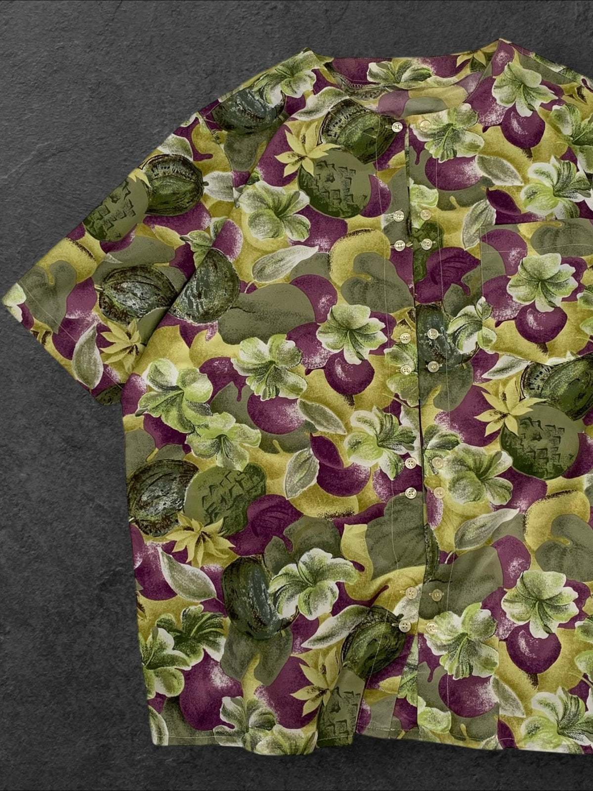 UNTAGGED  BUTTON UP VINTAGE SHIRT