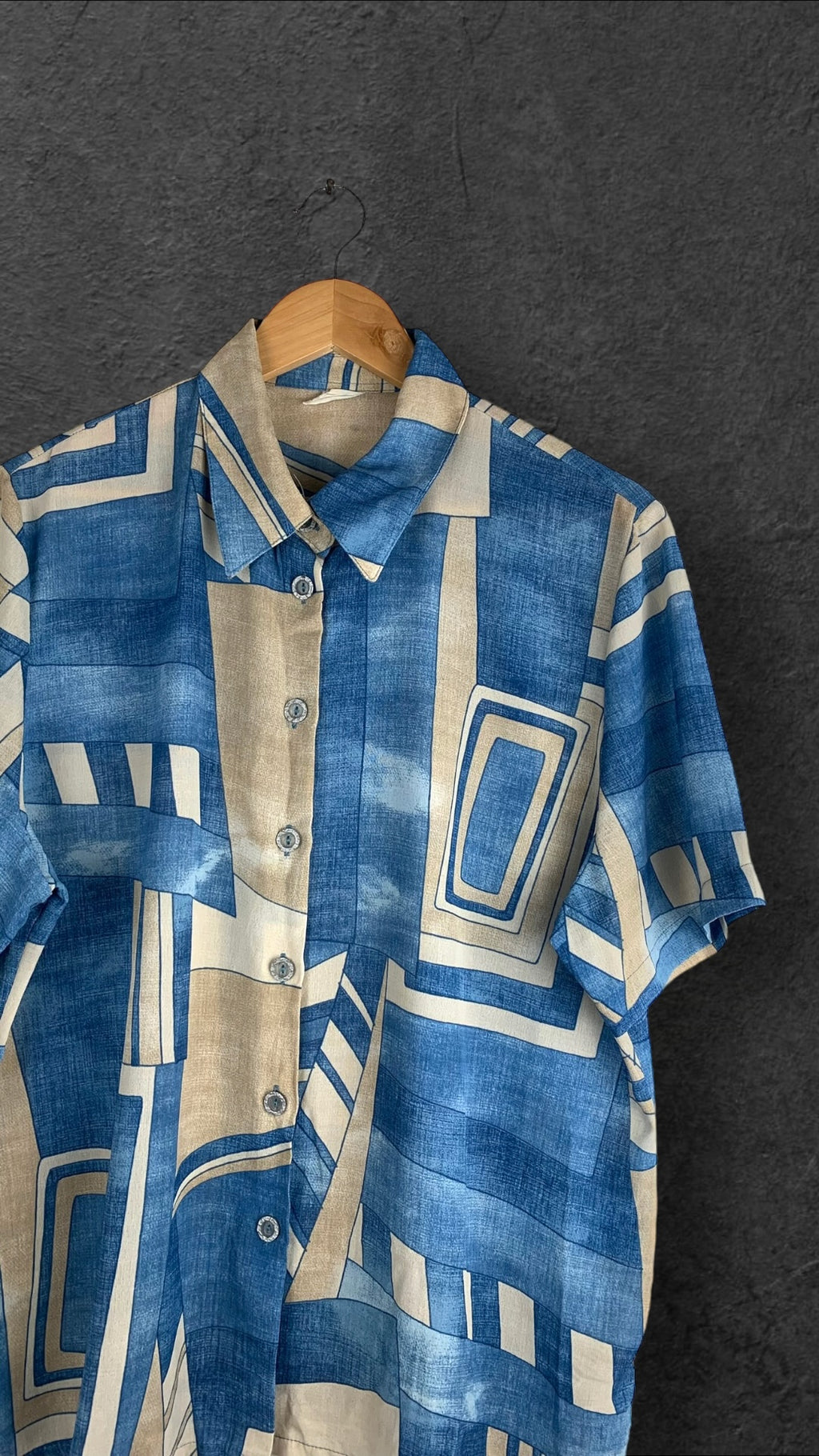THE UNTAGGED BUTTON UP VINTAGE SHIRT