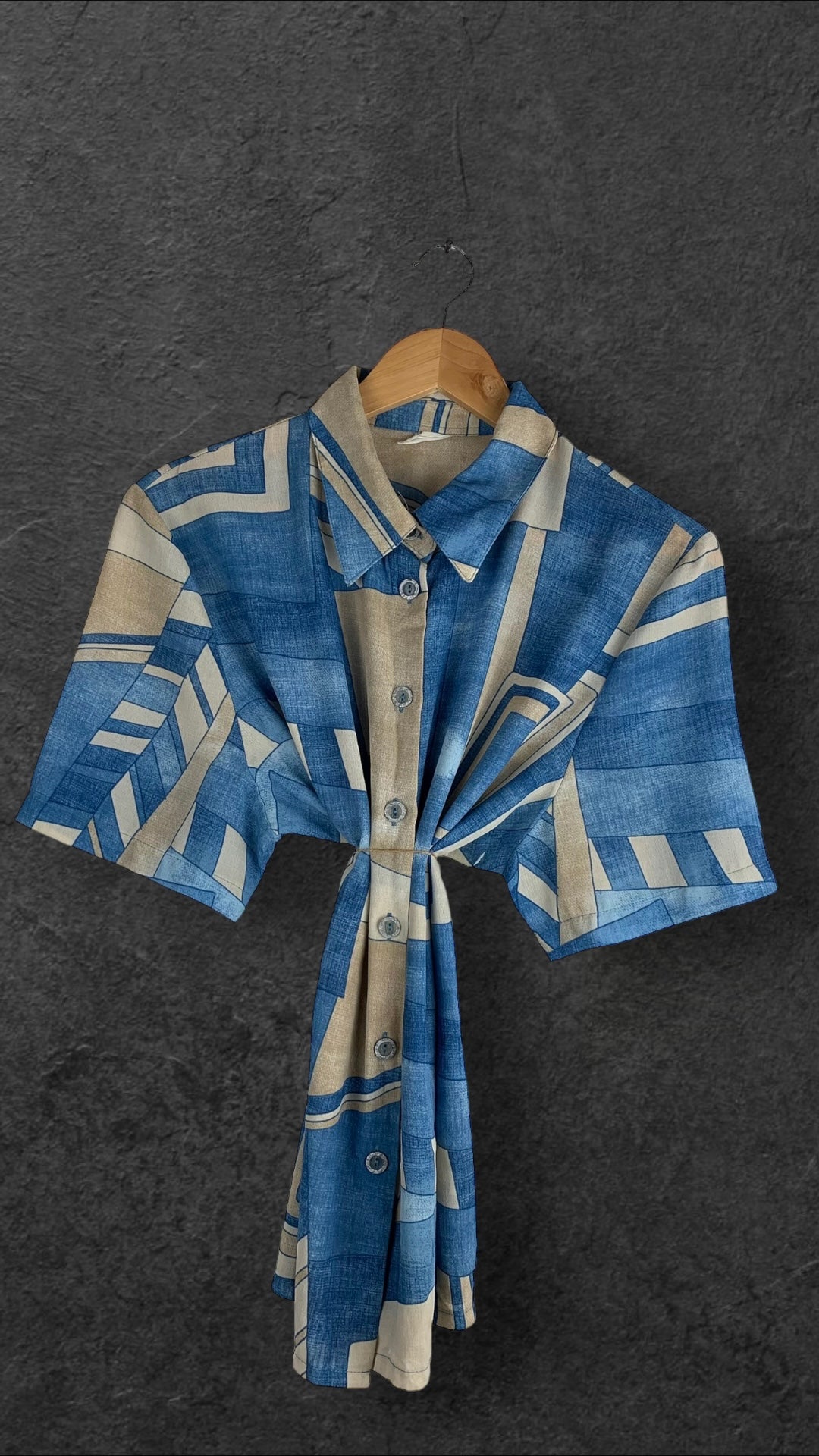 THE UNTAGGED BUTTON UP VINTAGE SHIRT