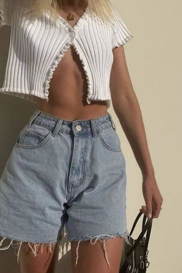 THE BERMUDA SHORTS - UK 8